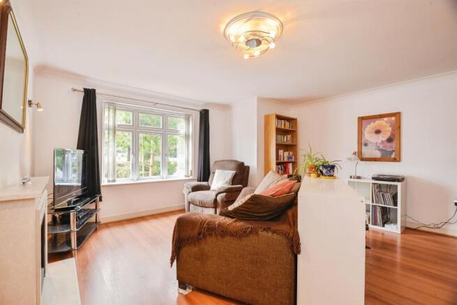 2 bed Ground Flat for sale Image 3