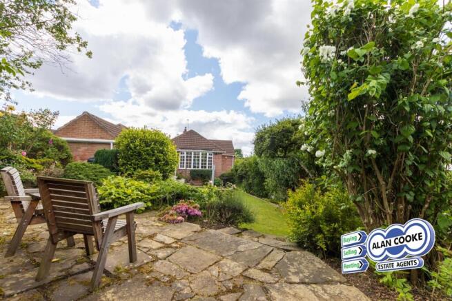 2 bed Detached Bungalow for sale Image 12