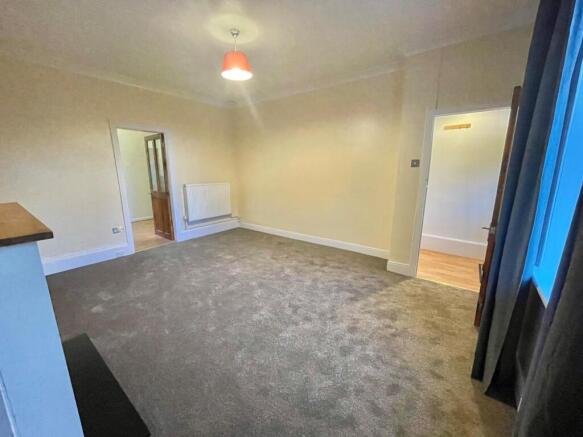 2 bed Terraced to rent Image 4