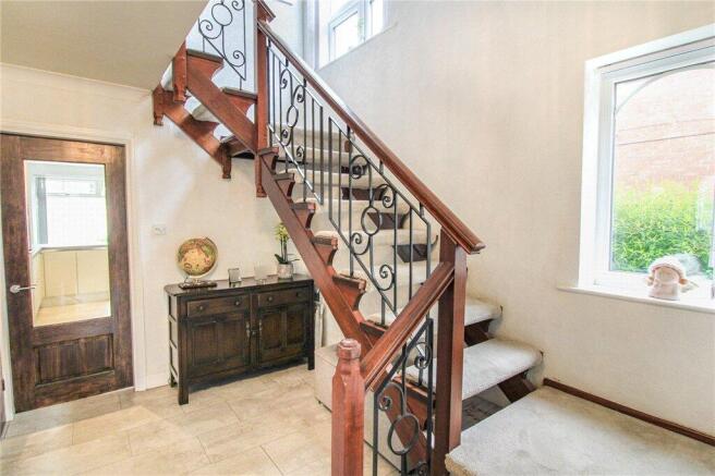 4 bed Detached for sale Image 7