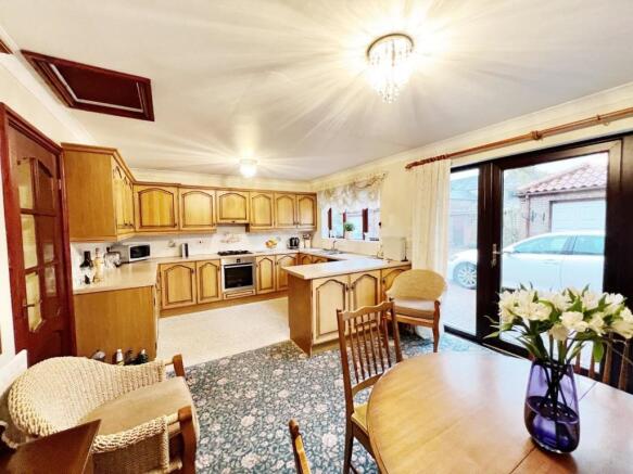 Kitchen Diner pic 2.jpg