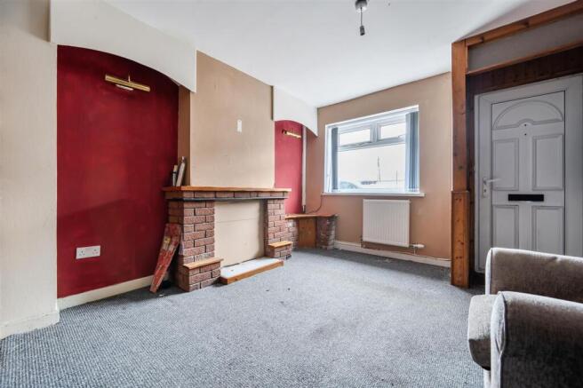 LOUNGE/ DINING ROOM