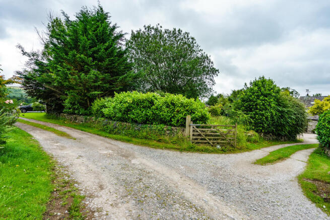 Approach and Gate...