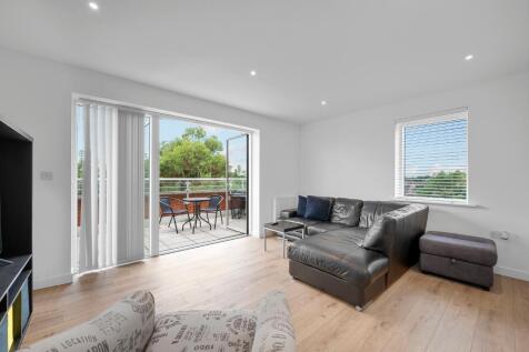 Kingston Road, Wimbledon Chase, London, SW20 8BU