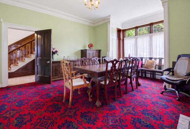 5 bed Detached for sale Image 10