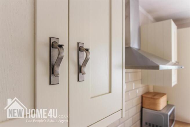 KITCHEN / DINER:
