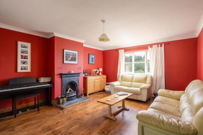 5 bed Detached for sale Image 7