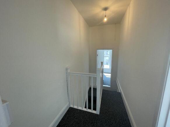 3 bed Terraced to rent Image 9