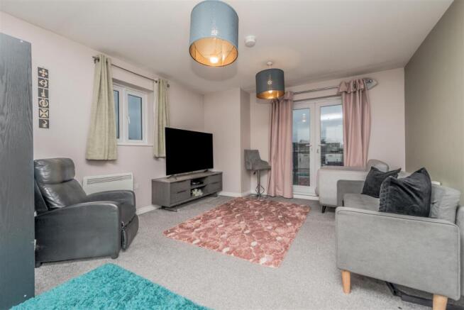 Living Room / Dining Area: