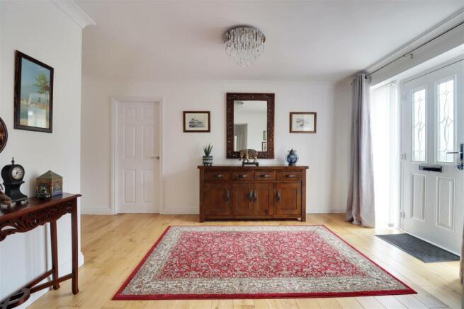 5 bed Detached Bungalow for sale Image 7