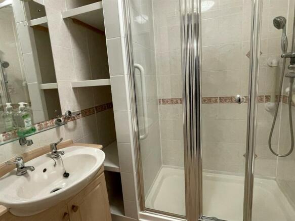Shower Room.jpg