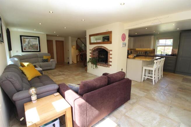 OPEN PLAN LIVING DINING KITCHEN