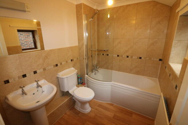 2 bed Apartment to rent Image 5