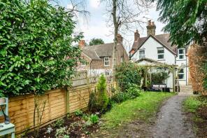 19 Blaze Cottage, Lower Road, Grayswood, Haslemere GU27 2DR