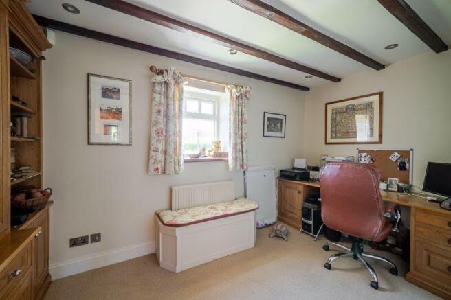 5 bed Detached for sale Image 10