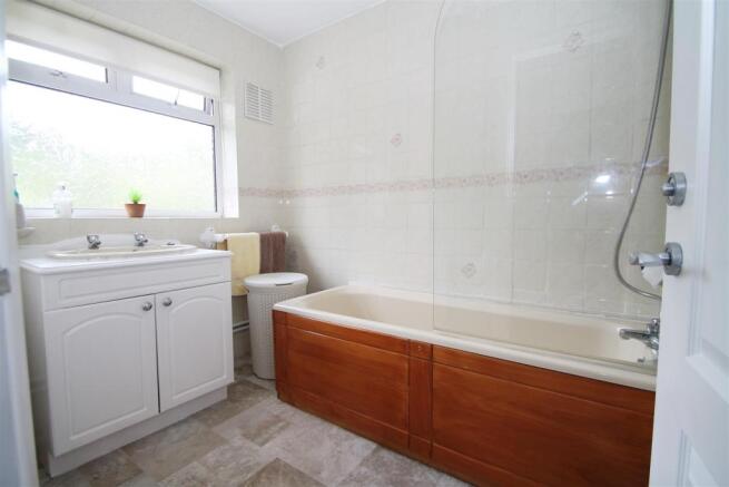 Daylop bathroom.JPG