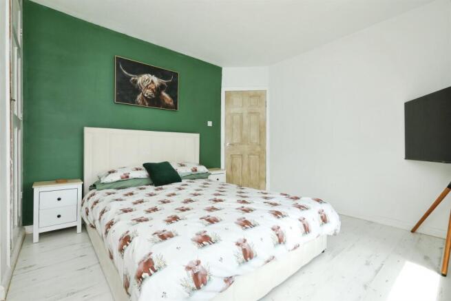 3 bed Town House for sale Image 11