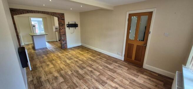 4 bed Semi-Detached for sale Image 4