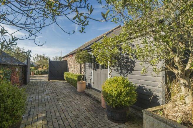Garage / Workshop