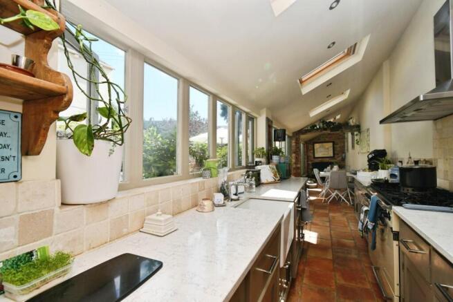 4 bed Terraced for sale Image 8