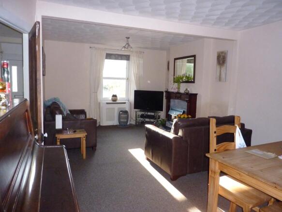 LOUNGE/DINING ROOM