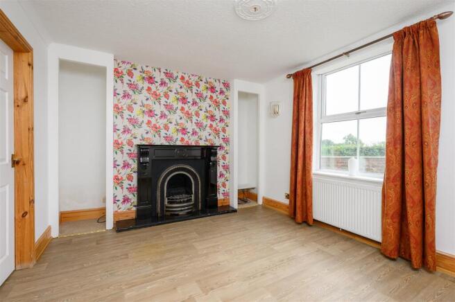 6 bed Detached for sale Image 4