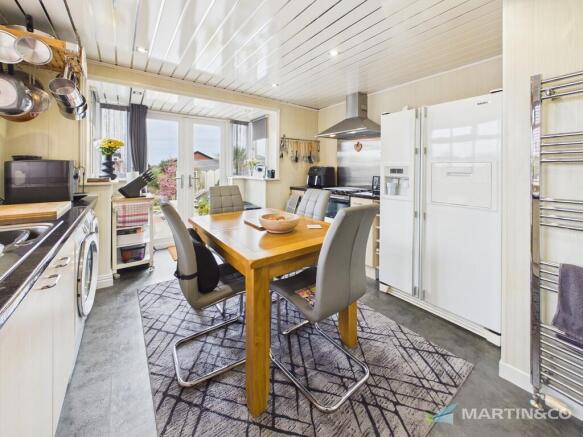 CAM02318G0-PR0619...