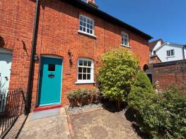 2, Lowndes Buildings, Farnham GU9 7JD