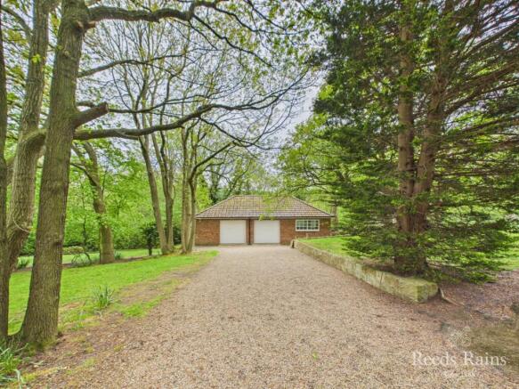4 bed Detached for sale Image 8