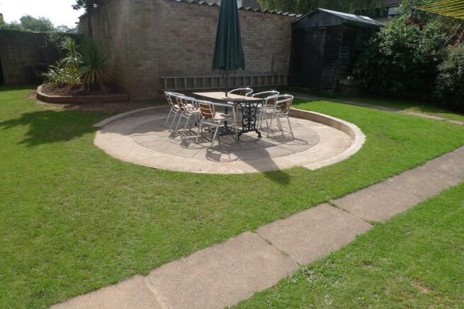 FEATURE PATIO