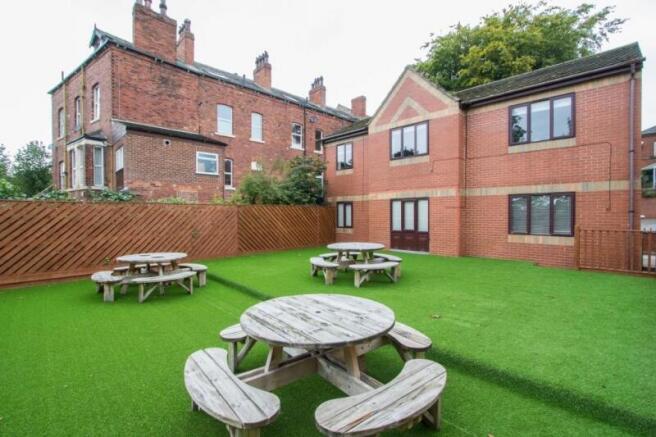 3 bed Flat to rent Image 8