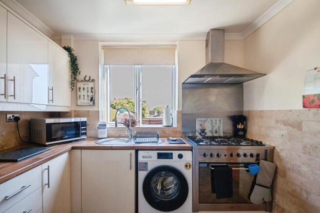 3 bed Semi-Detached for sale Image 7