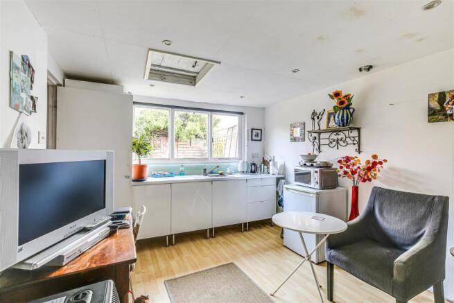 23 Annexe kitchen area.jpg