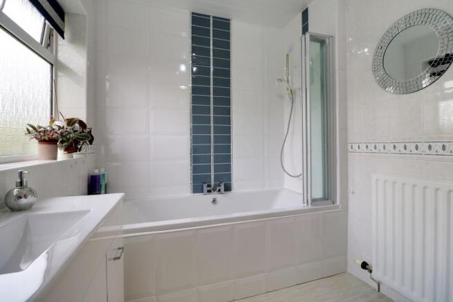 Bathroom..jpg