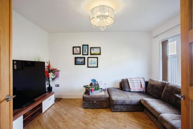 5 bed Detached for sale Image 5