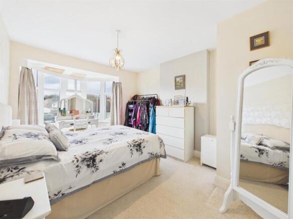 4 bed Detached for sale Image 7