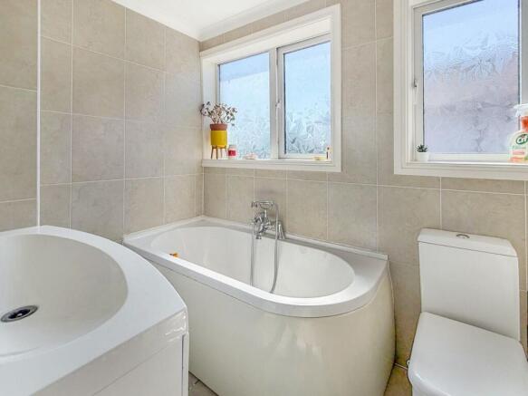 4 bed Detached for sale Image 7