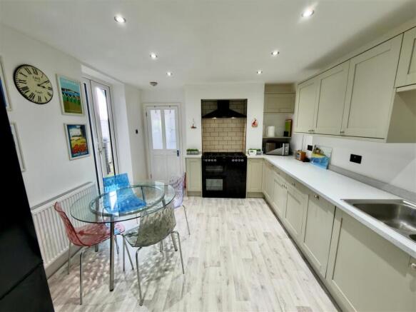 Kitchen Diner 1.jpg