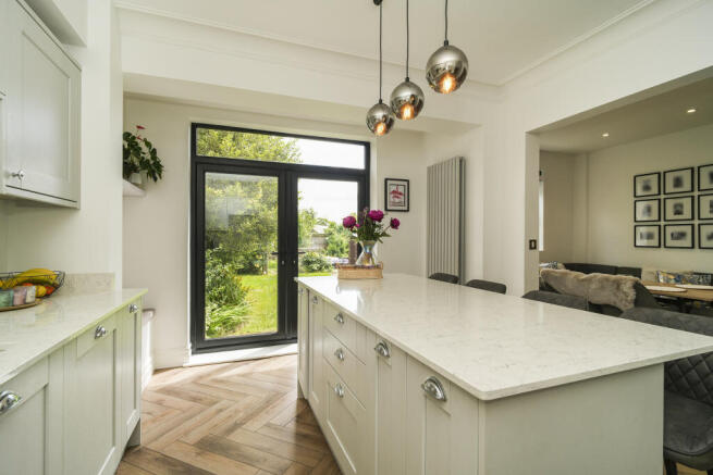 4 bed Semi-Detached for sale Image 10