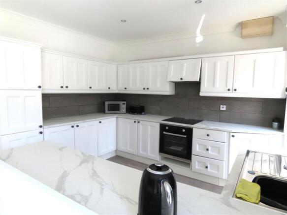 KITCHEN DINER
