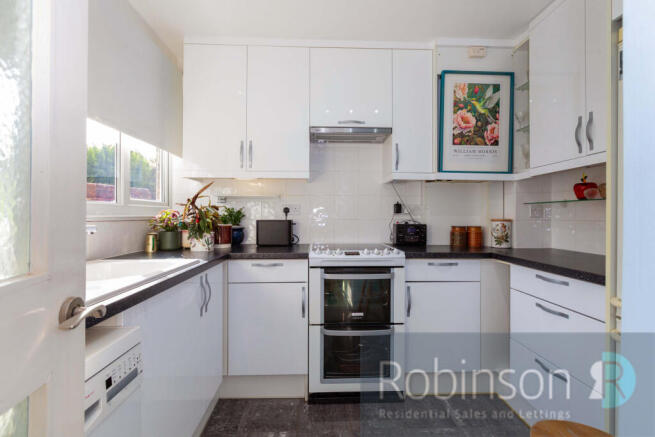 26 Lynton Green-9