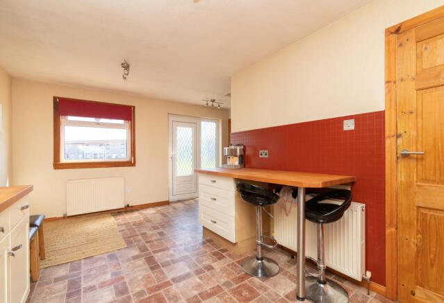 Kitchen/ Dining Room