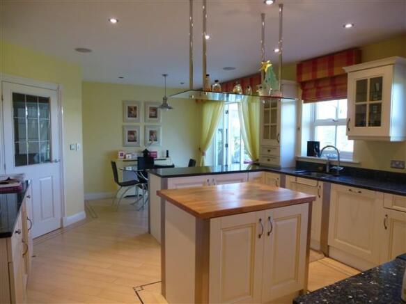 Breakfasting/kitchen 