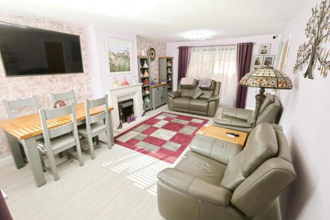 LIVING / DINING ROOM