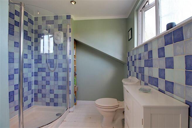 Ensuite to Bed 1