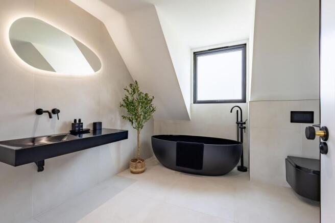 Bedrooms & Bathrooms