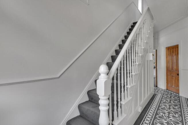 5 bed Detached for sale Image 12