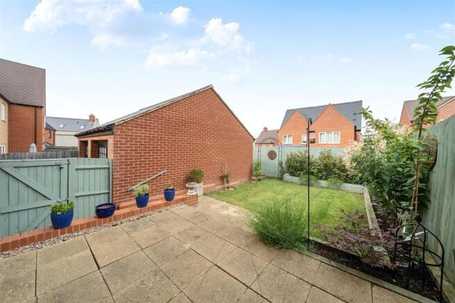 Redcar Road, Towcester, NN12 photo 4