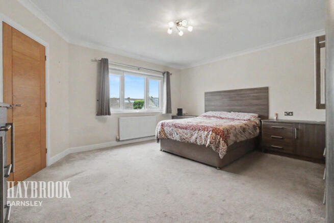 4 bed Detached for sale Image 11