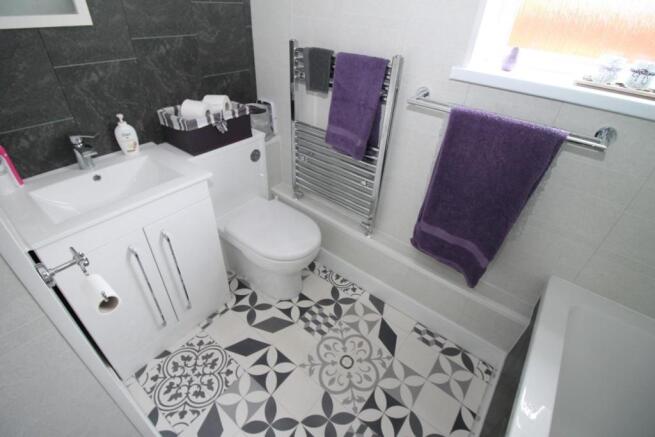 BATHROOM/WC